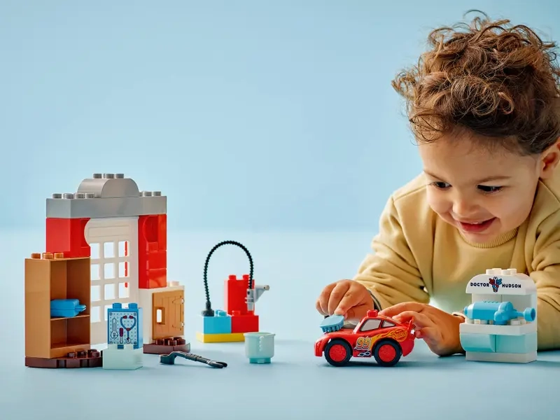 LEGO® DUPLO® McQueen a návšteva v garáži doktora Hudsona
