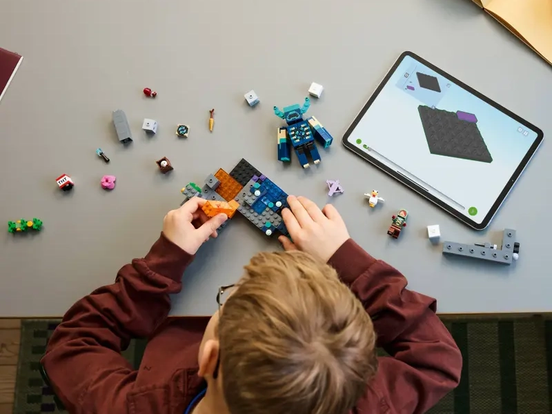 Stavebnica LEGO® Minecraft® 21274 Stretnutie so Strážcom