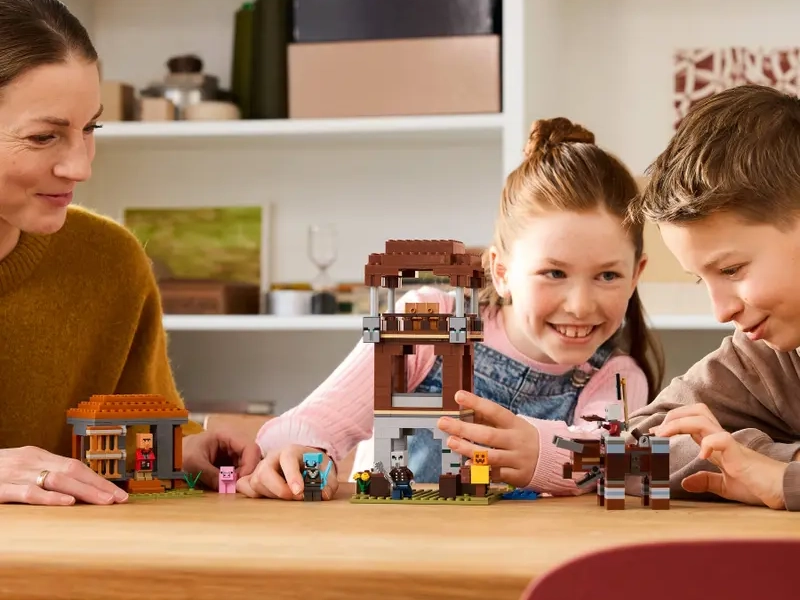 LEGO® Minecraft® Základňa plieniteľov a Ničiteľ