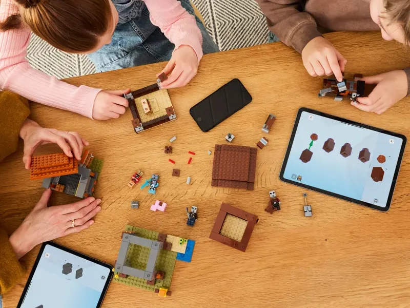 Stavebnica LEGO® Minecraft® 21278 Základňa plieniteľov a Ničiteľ