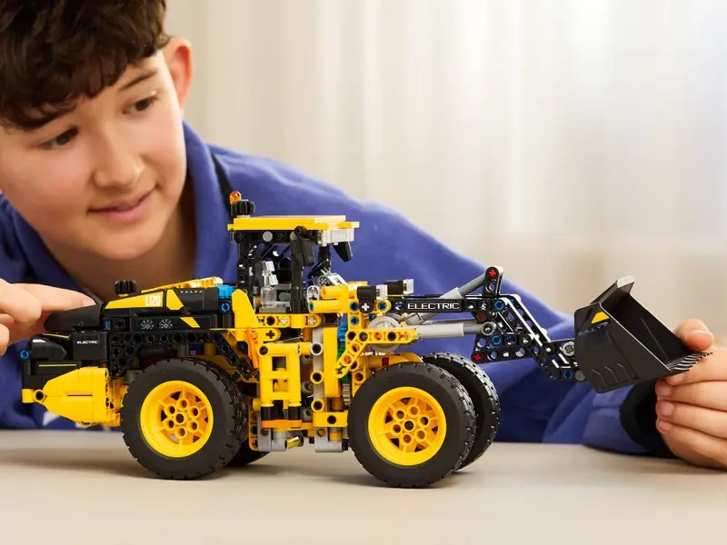 LEGO® Technic Lopatový nakladač Volvo L120 Electric
