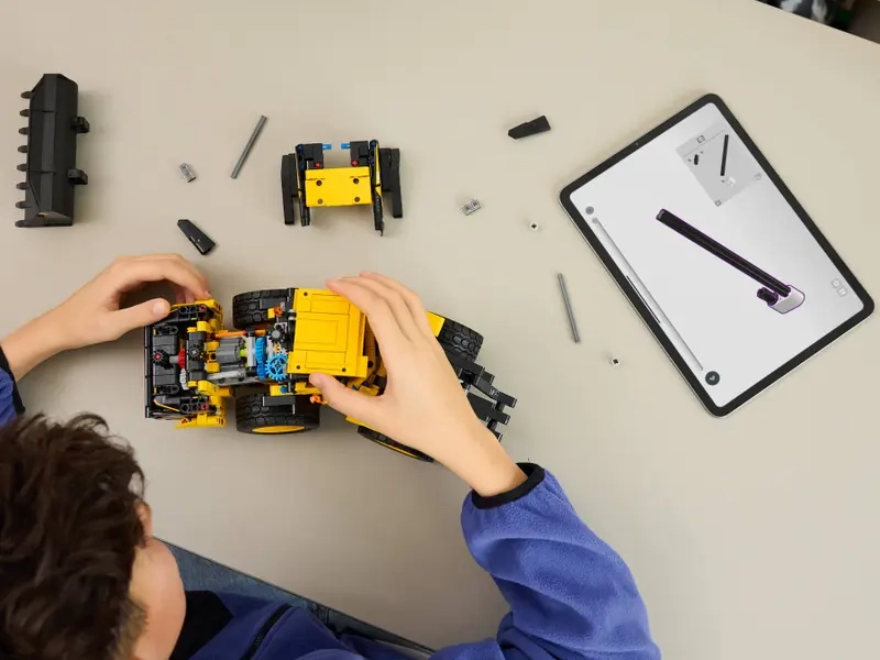 LEGO Technic 42209 Lopatový nakladač Volvo L120 Electric