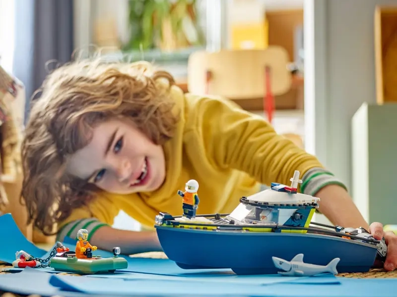 LEGO® City Naháňačka v policajnej lodi