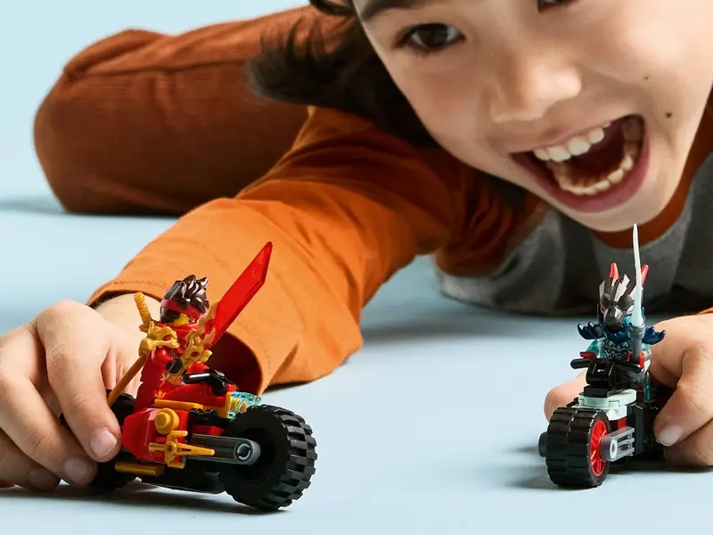 LEGO® NINJAGO® Kai a preteky na motorke