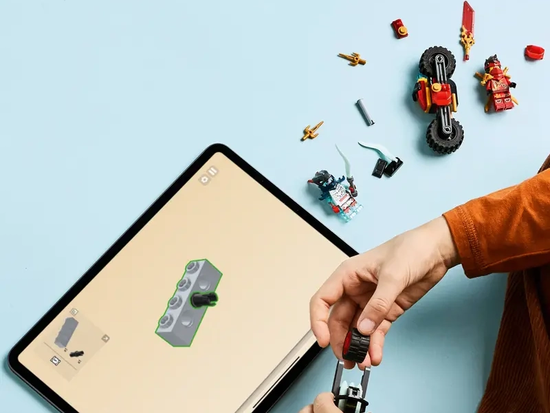 Stavebnica LEGO® NINJAGO® 71838 Kai a preteky na motorke