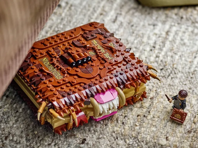 LEGO® Harry Potter™ Mľaskajúca Príšerná kniha príšer