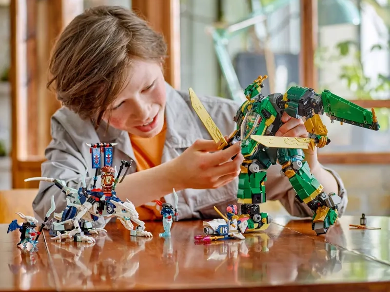LEGO® NINJAGO® Lloydov tryskáčový robot