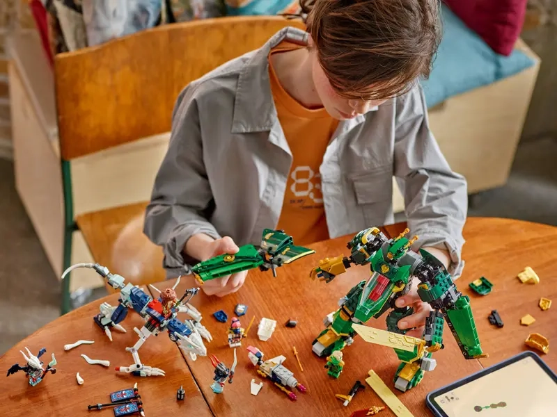 Stavebnica LEGO® NINJAGO® 71845 Lloydov tryskáčový robot