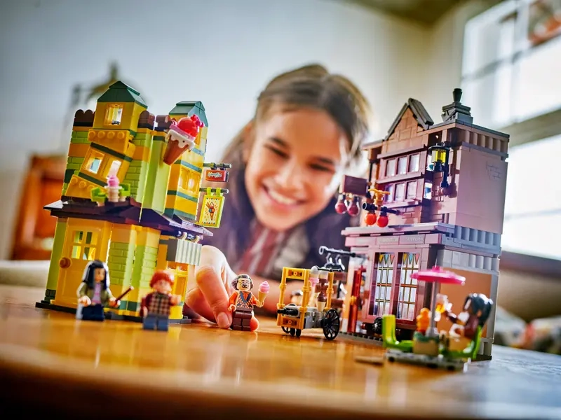 LEGO® Harry Potter™ Kvalitné metlobalové potreby a zmrzlináreň