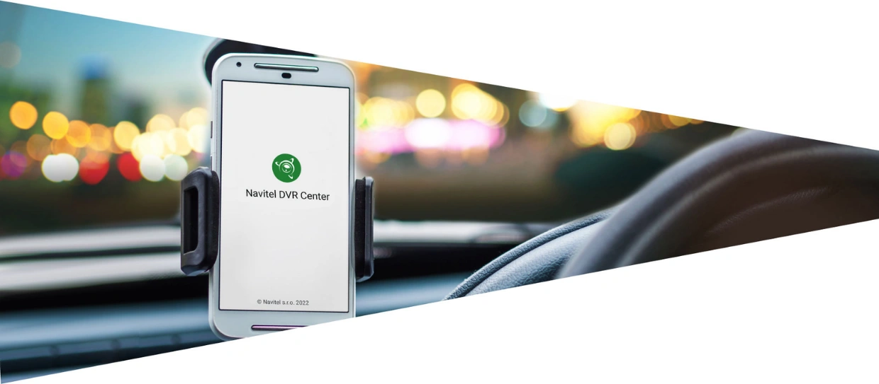 Vďaka kombinácii Wi-Fi a aplikácie Navitel DVR Center máte správu multimediálneho prehrávača NAVITEL DS810 priamo vo svojom smartfóne.