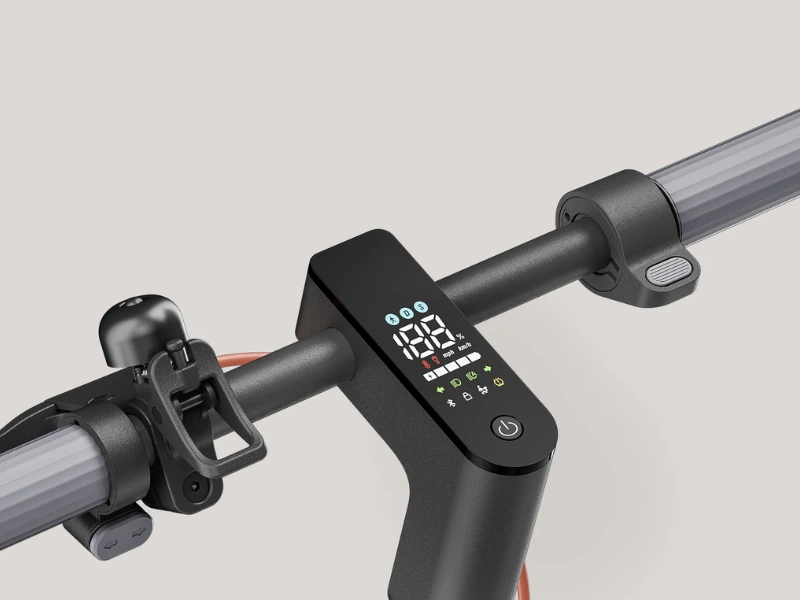 Všetky kľúčové informácie o kolobežke Xiaomi Electric Scooter 5 môžete sledovať v reálnom čase - od rýchlosti cez stav batérie až po smerovky, priamo na prehľadnom displeji počas jazdy.