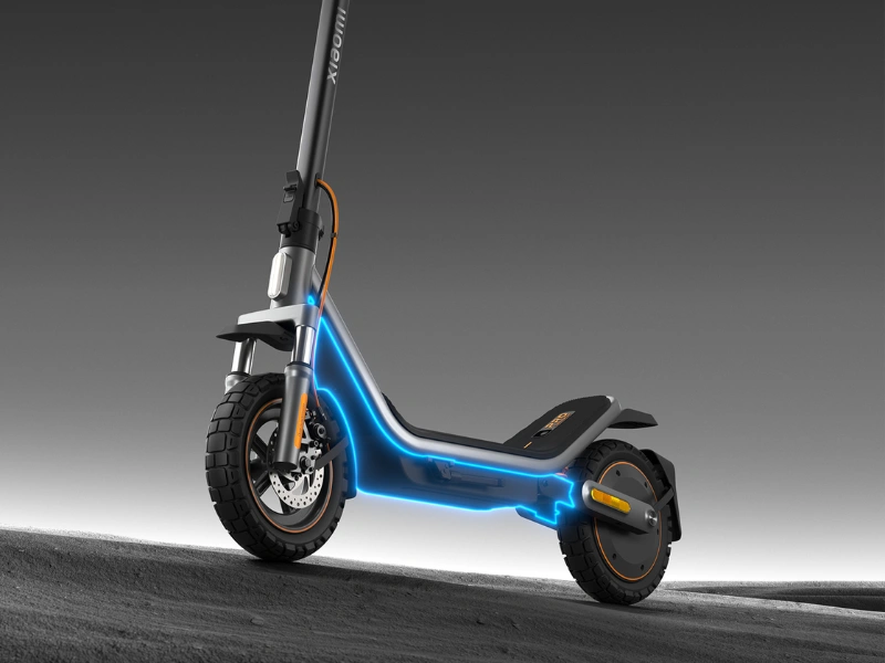 S vylep&scaron;en&yacute;m dizajnom kolobežky Xiaomi Electric Scooter 6 Pro zažijete maxim&aacute;lne pohodlie a nekonečn&uacute; z&aacute;bavu v každom ter&eacute;ne.