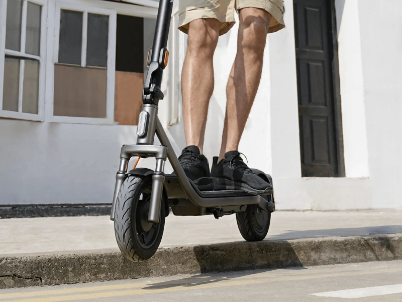 Elektrická kolobežka Xiaomi Electric Scooter 6 Lite disponuje výkonným 500W motorom, vďaka ktorému zažijete extrémne zrýchlenie, výkon a stúpanie do 15%.