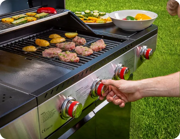 vďaka integrovanému zapaľovaniu spustíte horáky grilu FZG 3013 jednoducho a bezpečne otočením gombíka.