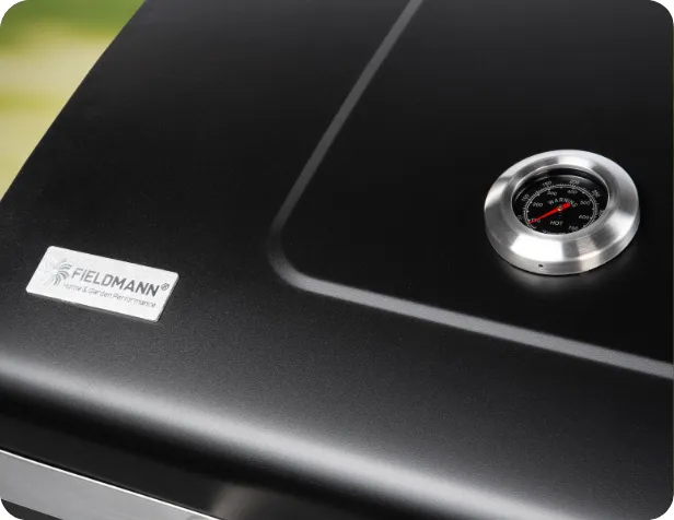 Grilujte bez obáv zo spáleného mäsa - teplomér zabudovaný vo veku grilu FZG 1108 vás udrží v obraze.