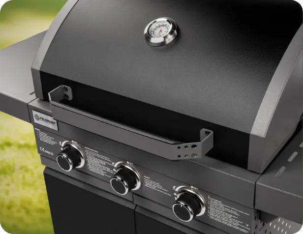 Grilujte bez obáz zo spáleného mäsa - teplomér zabudovaný vo veku grilu FZG 3006 vás udrží v obraze.