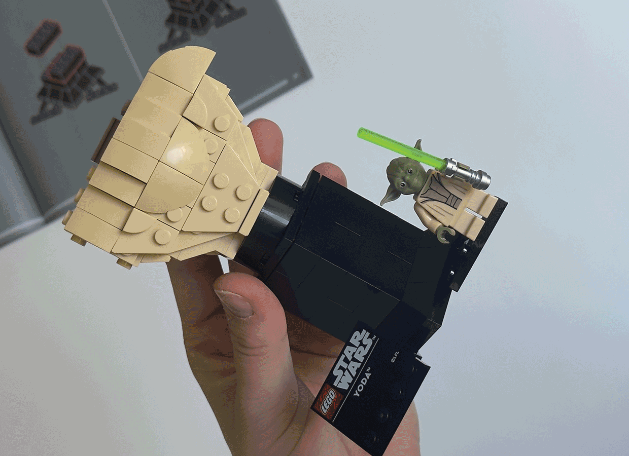LEGO Star Wars Yoda stavanie hlavy a svetelného meča