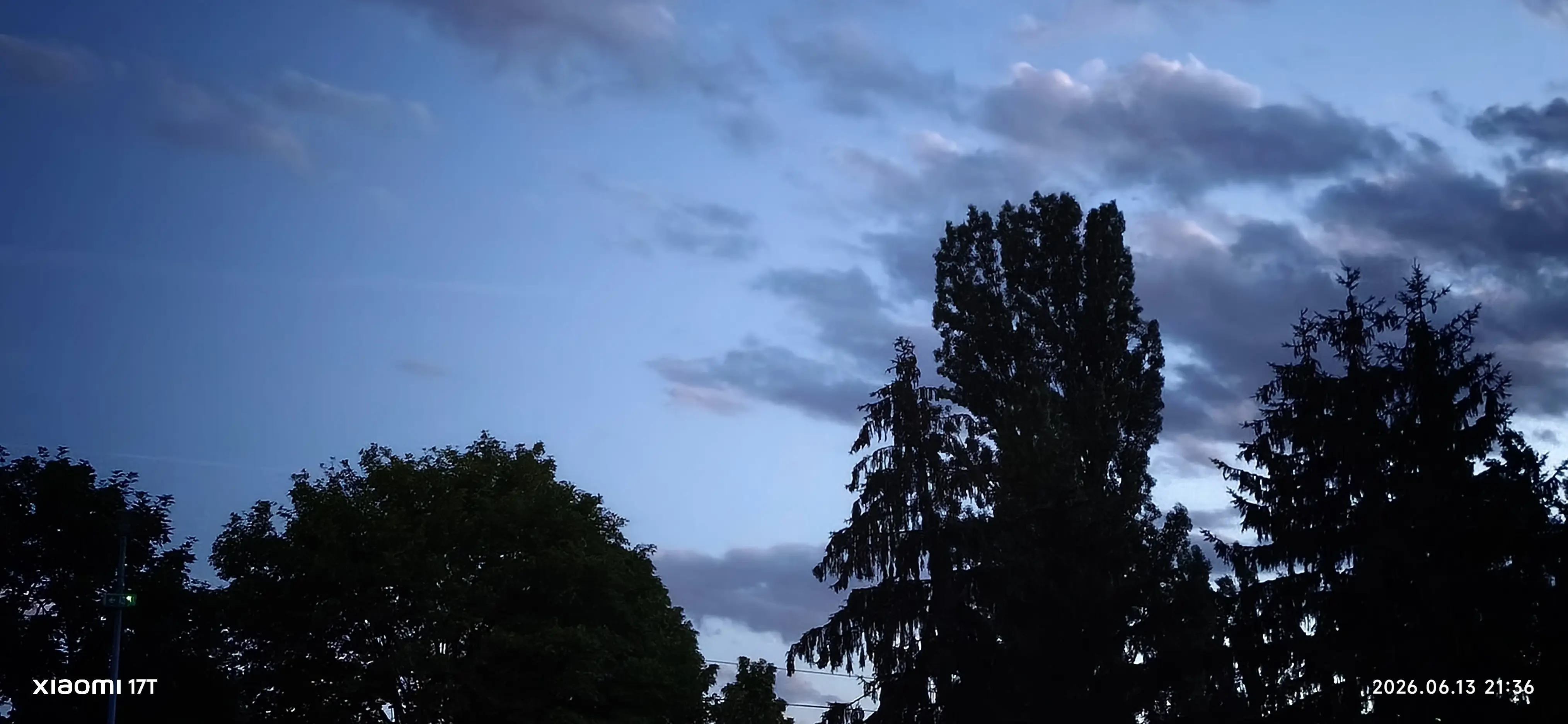 Xiaomi 17T nočná fotografia hlavný fotoaparát