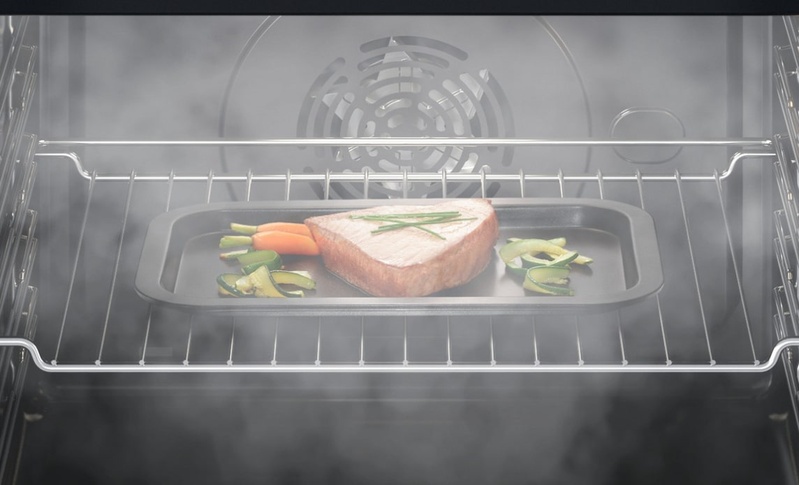 SteamSense vstavaná elektrická rúra Whirlpool