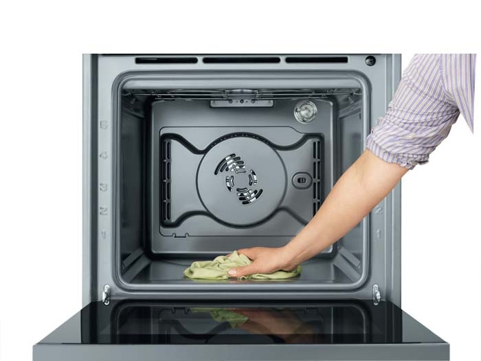 Pyrolýza + Hydroclean samočistiaci systém vstavaná elektrická rúra Whirlpool