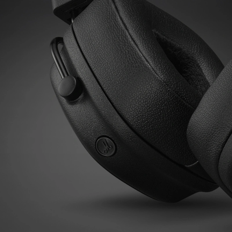 Tlačidlo s legendárnym logom „M“ na slúchadlách Major V je vašou osobnou skratkou k tomu najdôležitejšiemu.